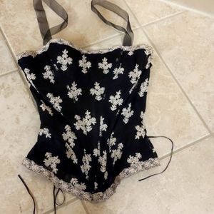 Gorgeous corset with detailed embroidery